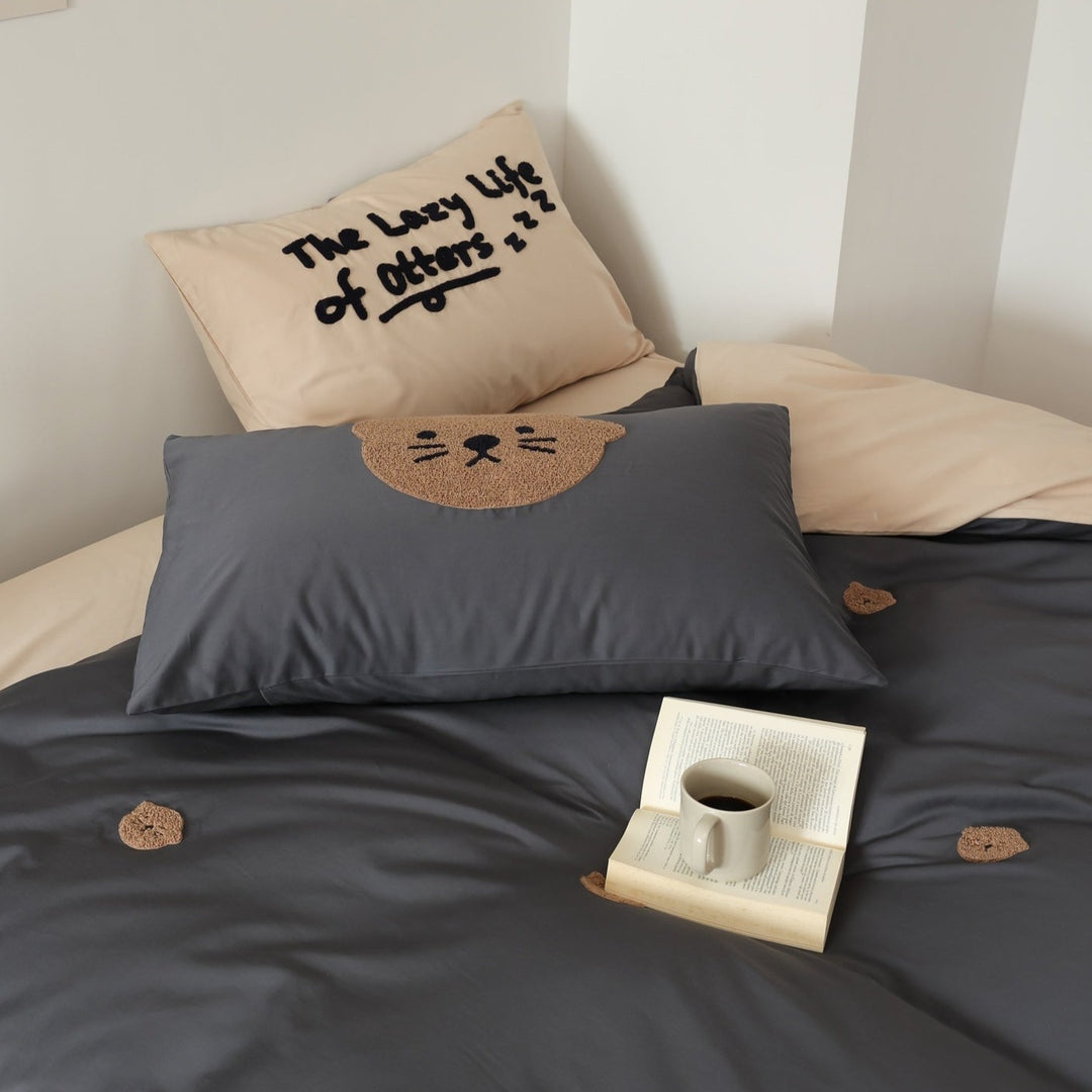 Lazy Otters Bedding Set
