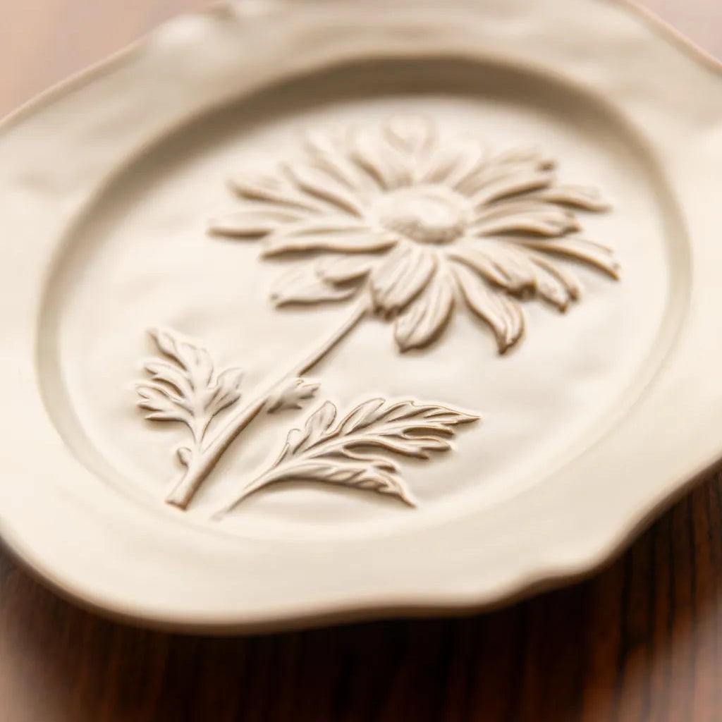 Botanical Embossed Plate 8.5Inch Gerbera Plate - Delicors