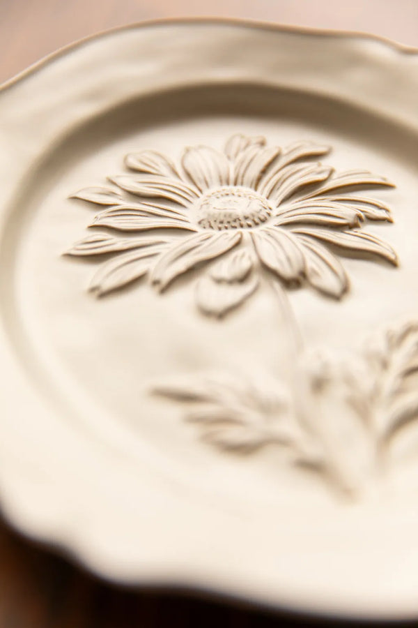 Botanical Embossed Plate 8.5Inch Gerbera Plate - Delicors