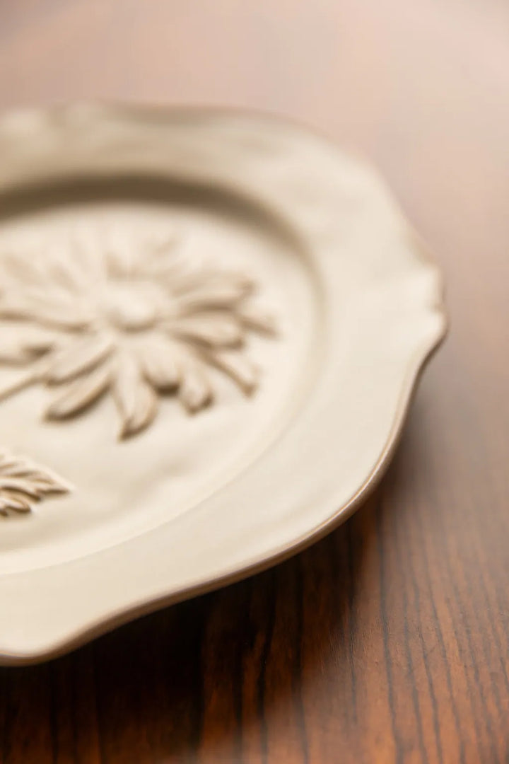 Botanical Embossed Plate 8.5Inch Gerbera Plate - Delicors