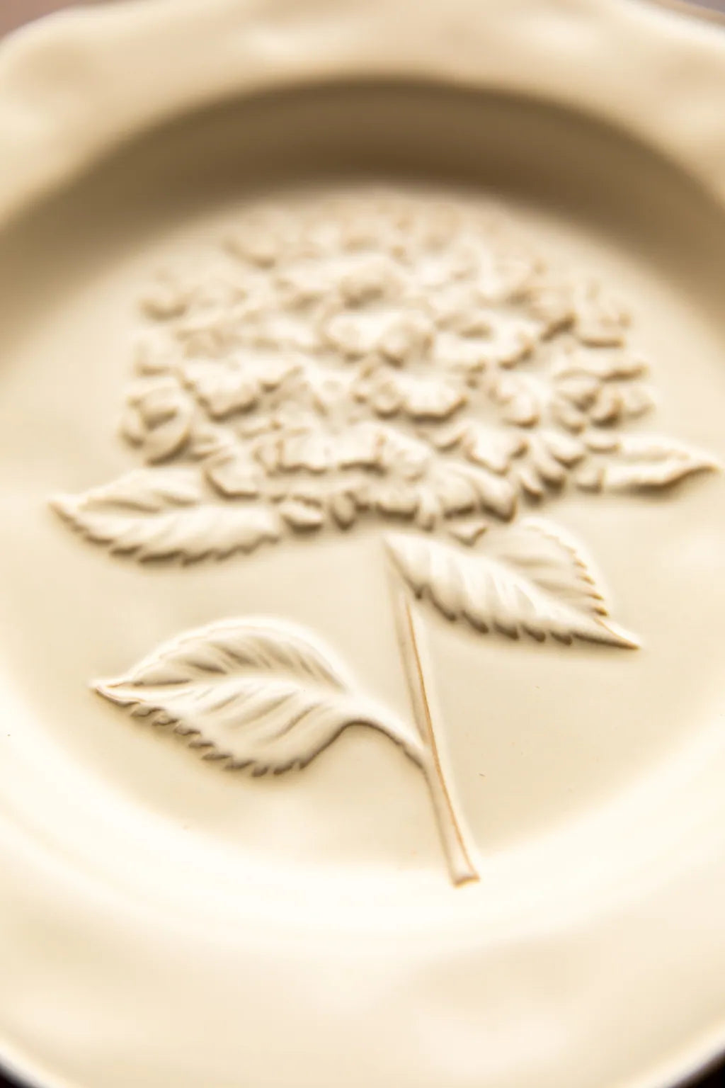 Botanical Embossed Plate 8.5Inch Hydrangea Plate - Delicors