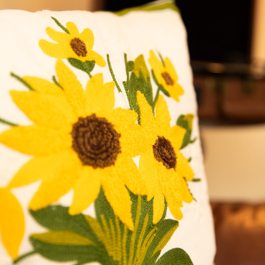 Bright flower pattern cushion cover