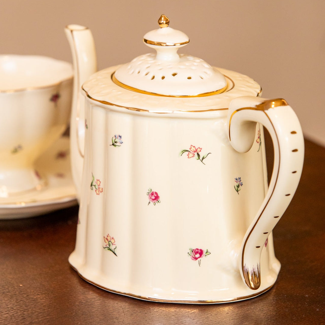 Country Side Tea Cup and Pot - Delicors