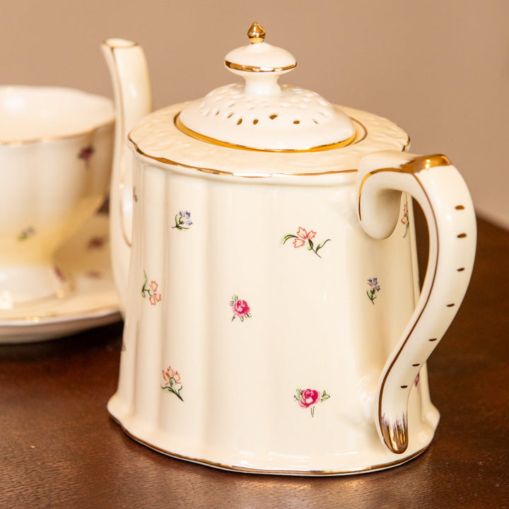 Country Side Tea Cup and Pot - Delicors