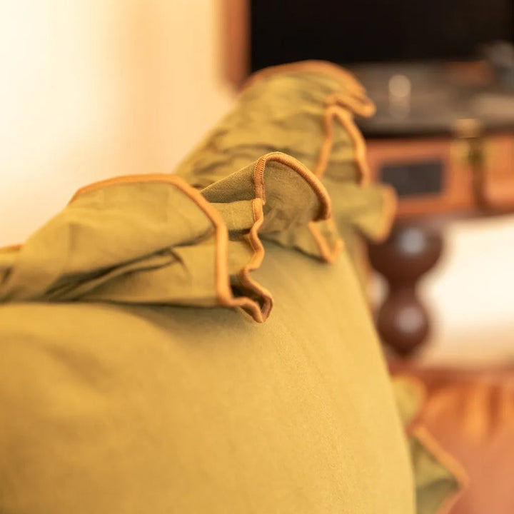 Cozy Ruffle Cushion - Delicors