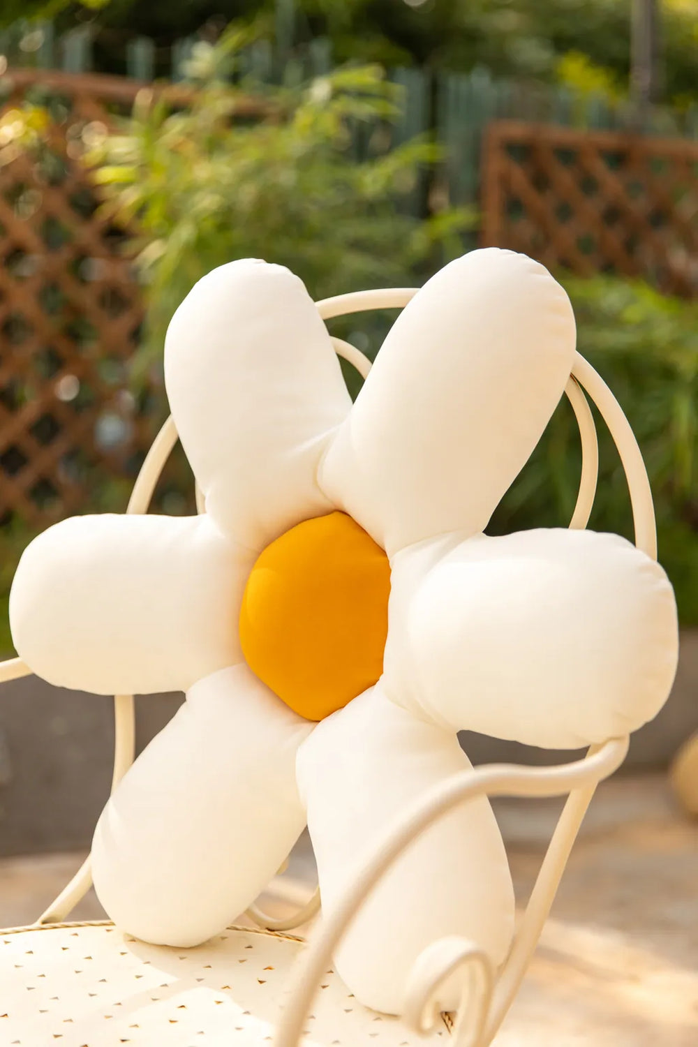 Daisy Flower Whopee Cushion - Delicors
