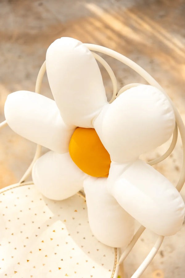 Daisy Flower Whopee Cushion - Delicors