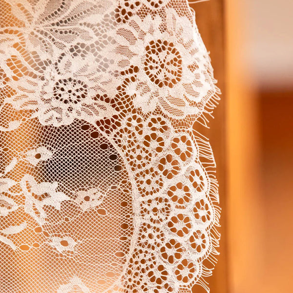 French Lace Table Runner - Delicors