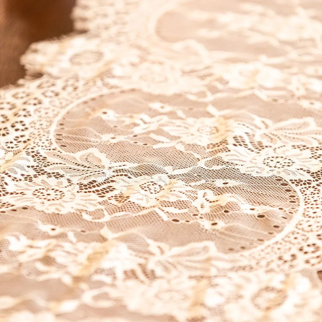 French Lace Table Runner - Delicors