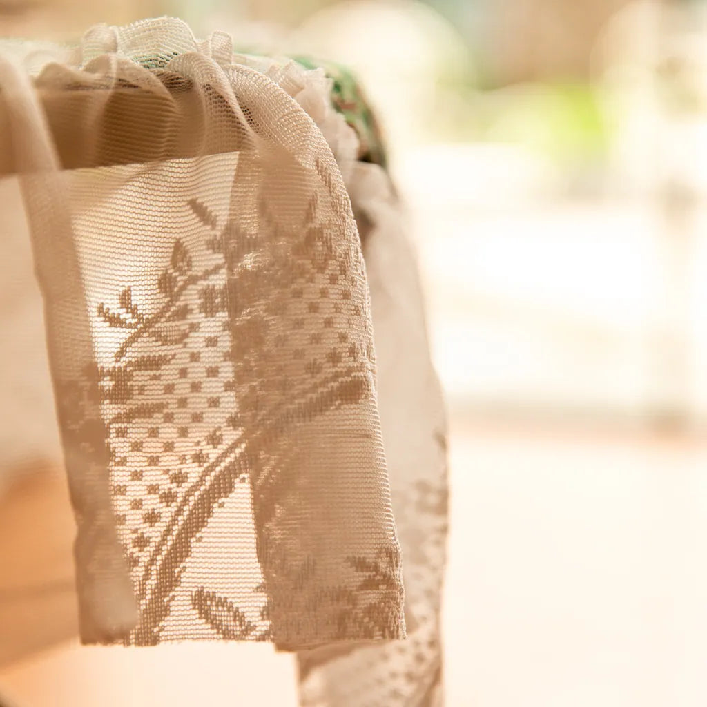 Meadow Art Ruffle Table Cloth -- Delicors