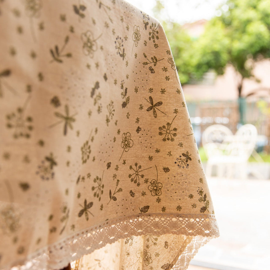 Elegant beige dining table cover