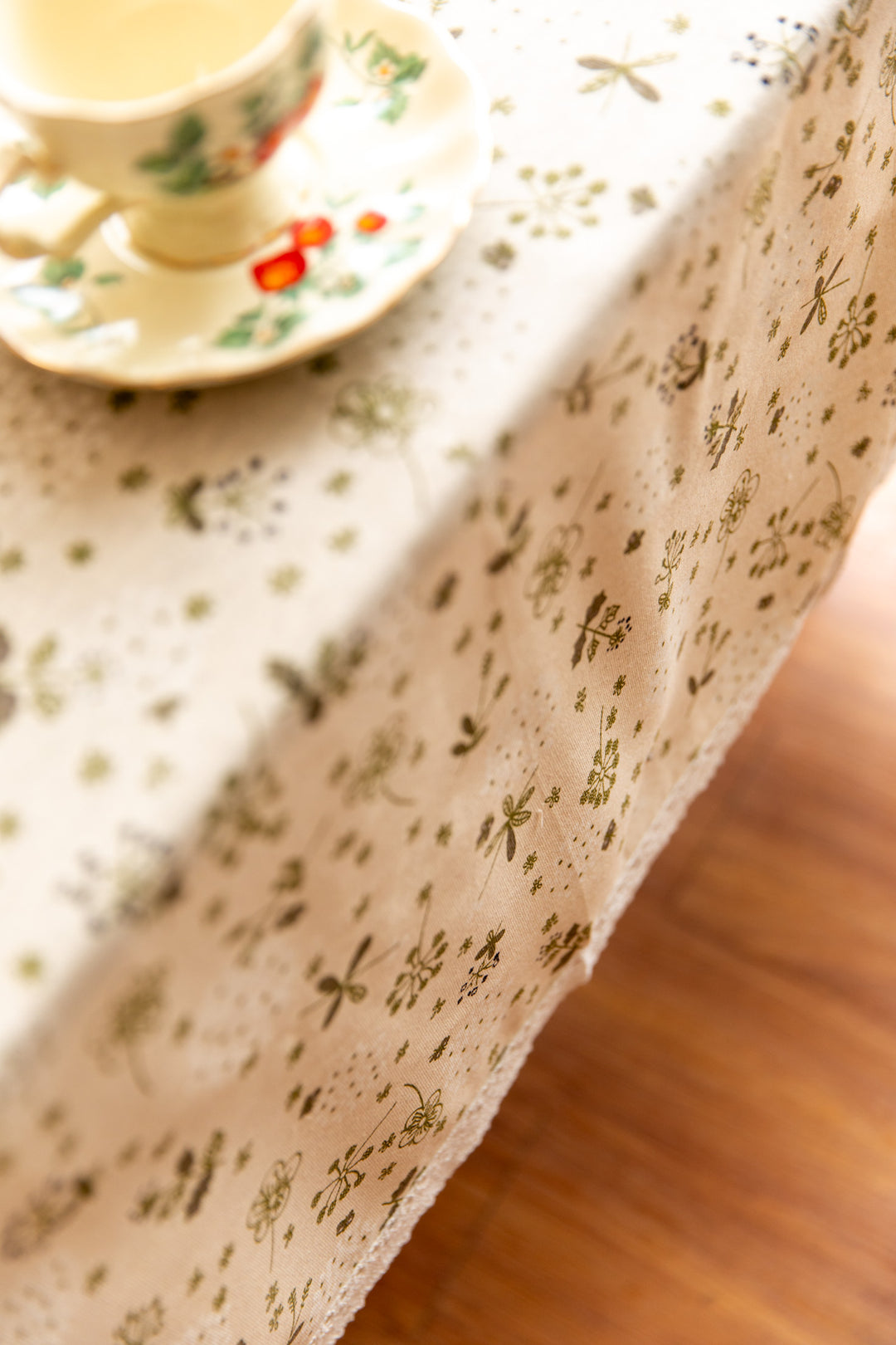 Soft beige cloth for dining table