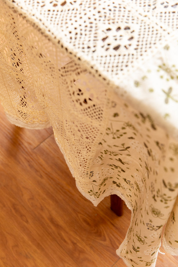 Beige linen look tablecloth decor