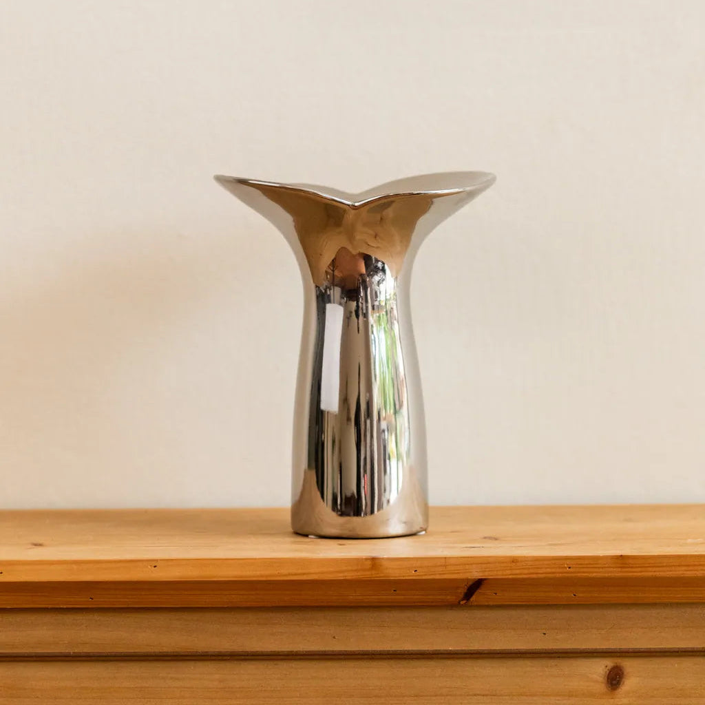 Petal Edge Vase - Delicors