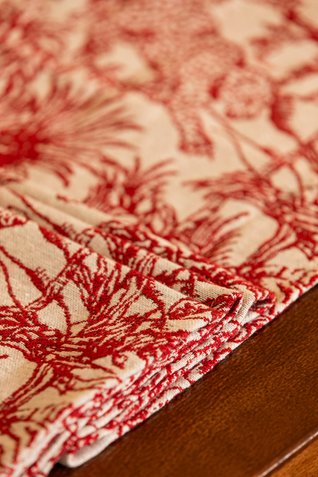 Red Palm Table Runner -- Delicors
