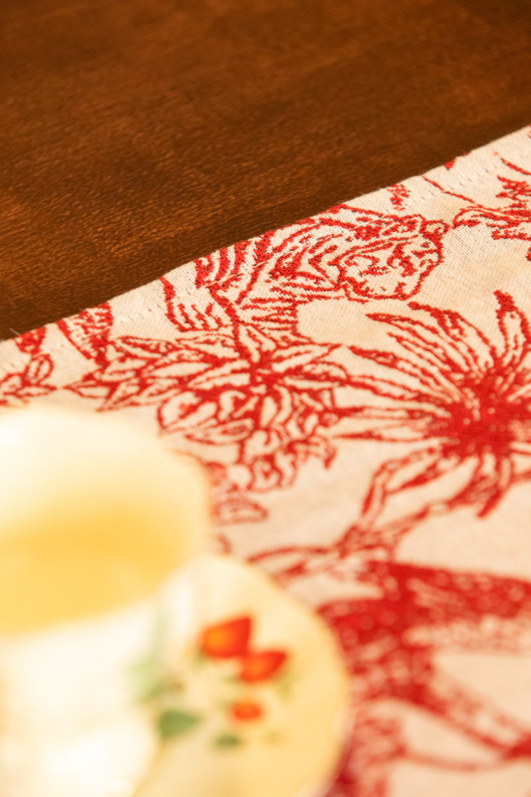 Red Palm Table Runner -- Delicors