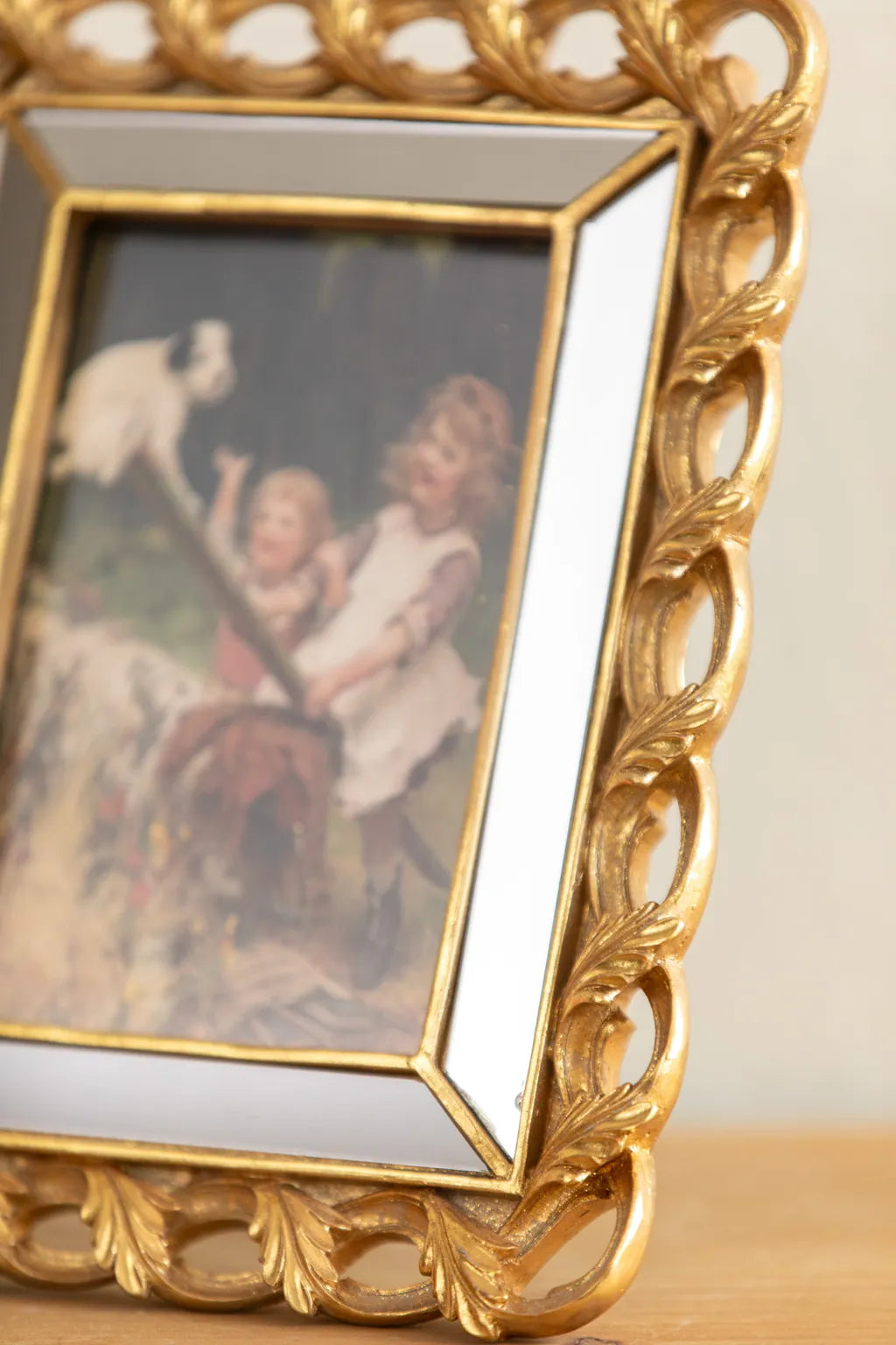 Regal Gold Leaf Photo Frame - Delicors