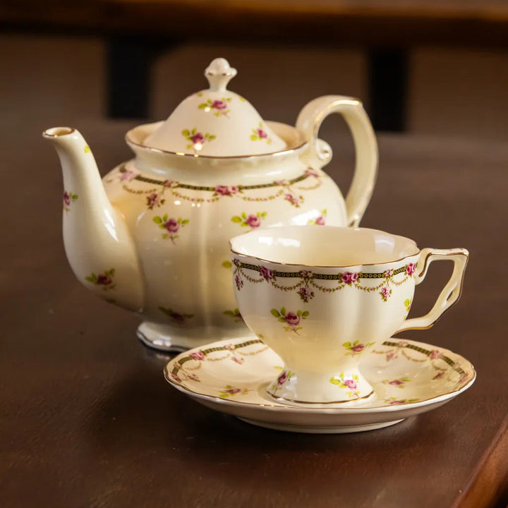 Regal Teacup & Pot - Delicors