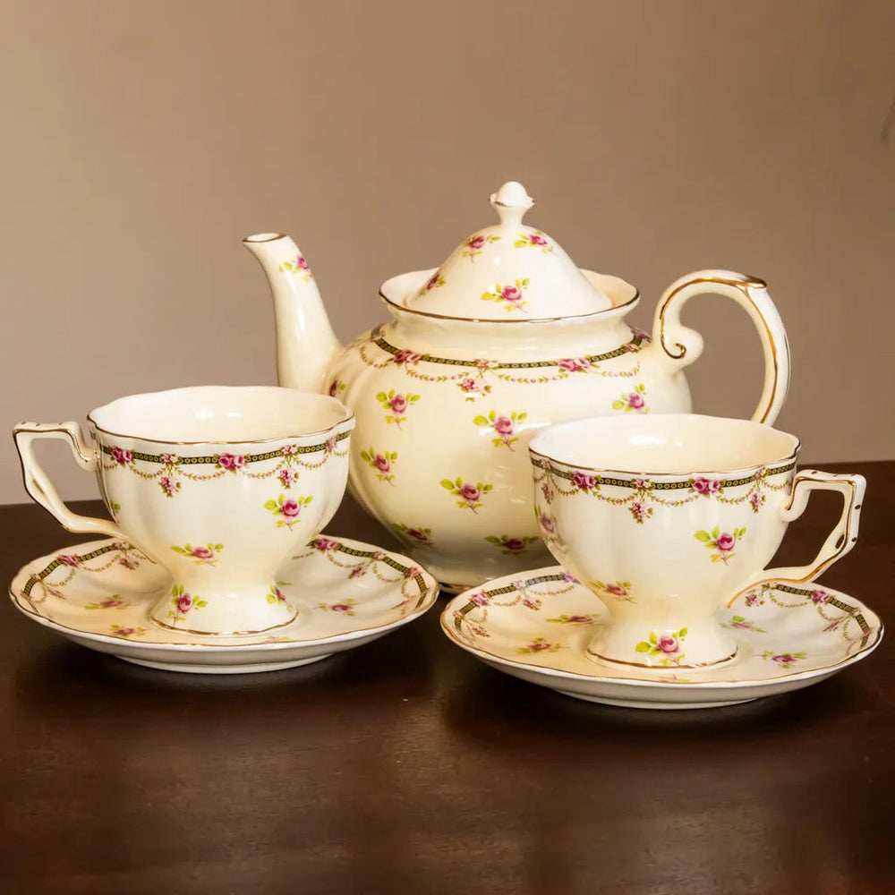 Regal Teacup & Pot - Delicors