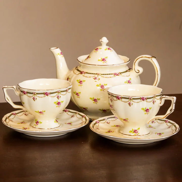 Regal Teacup & Pot - Delicors