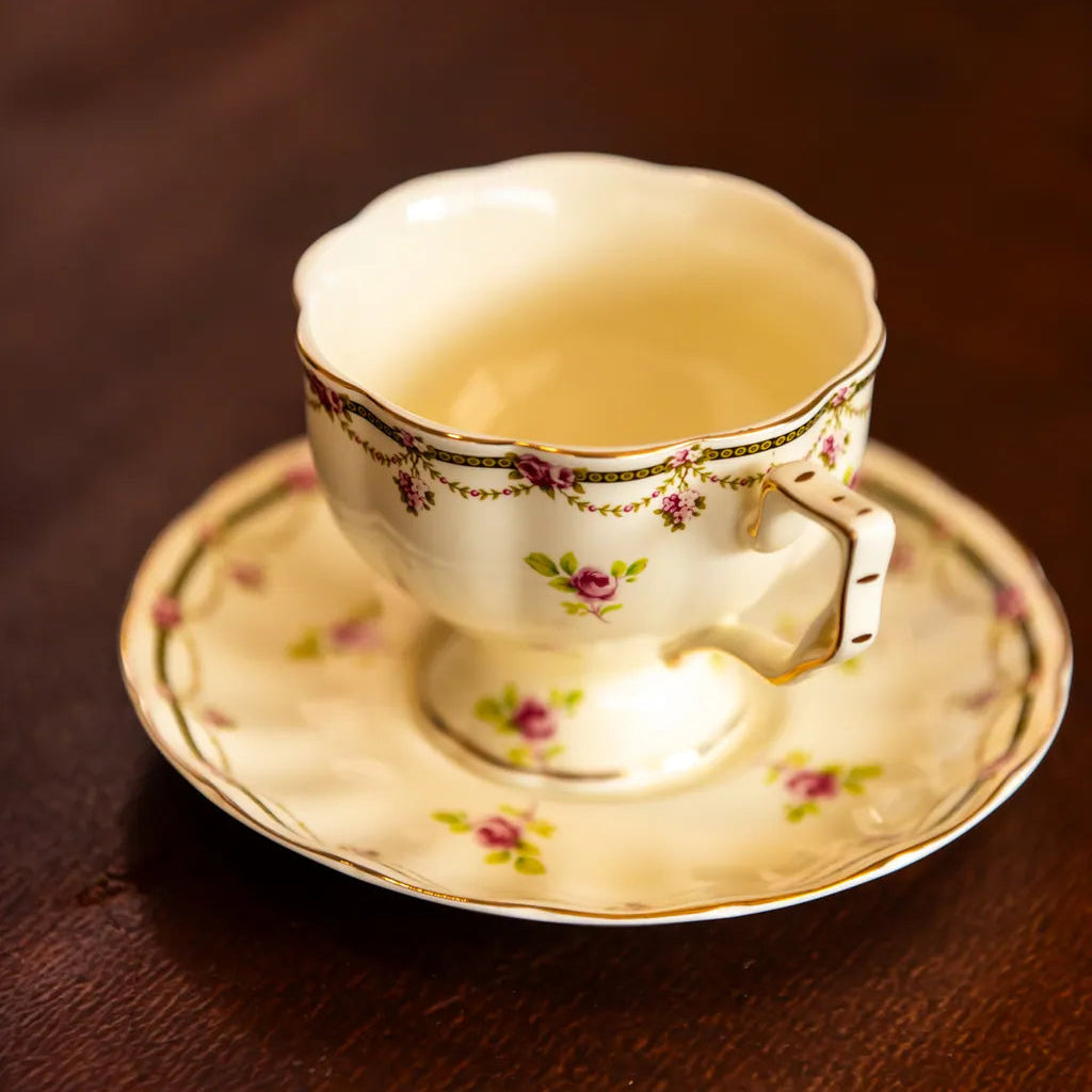 Regal Teacup & Pot - Delicors