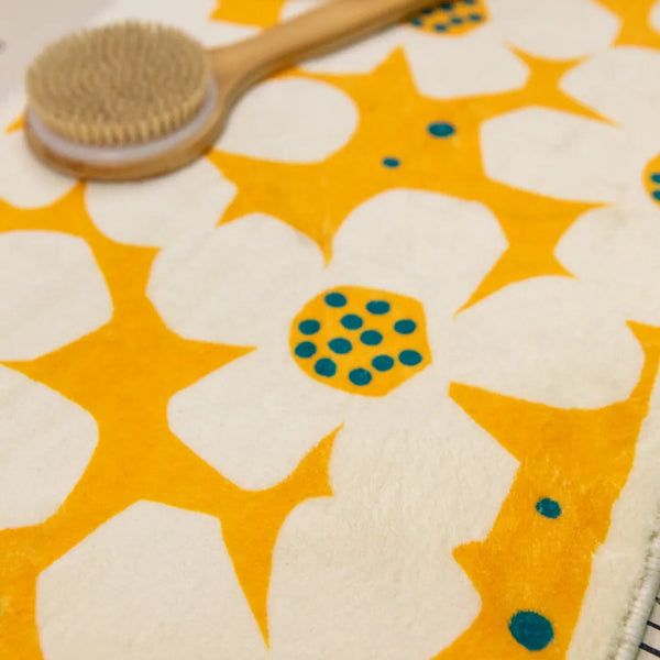 Retro Daisy Bath Mat - Yellow - Delicors