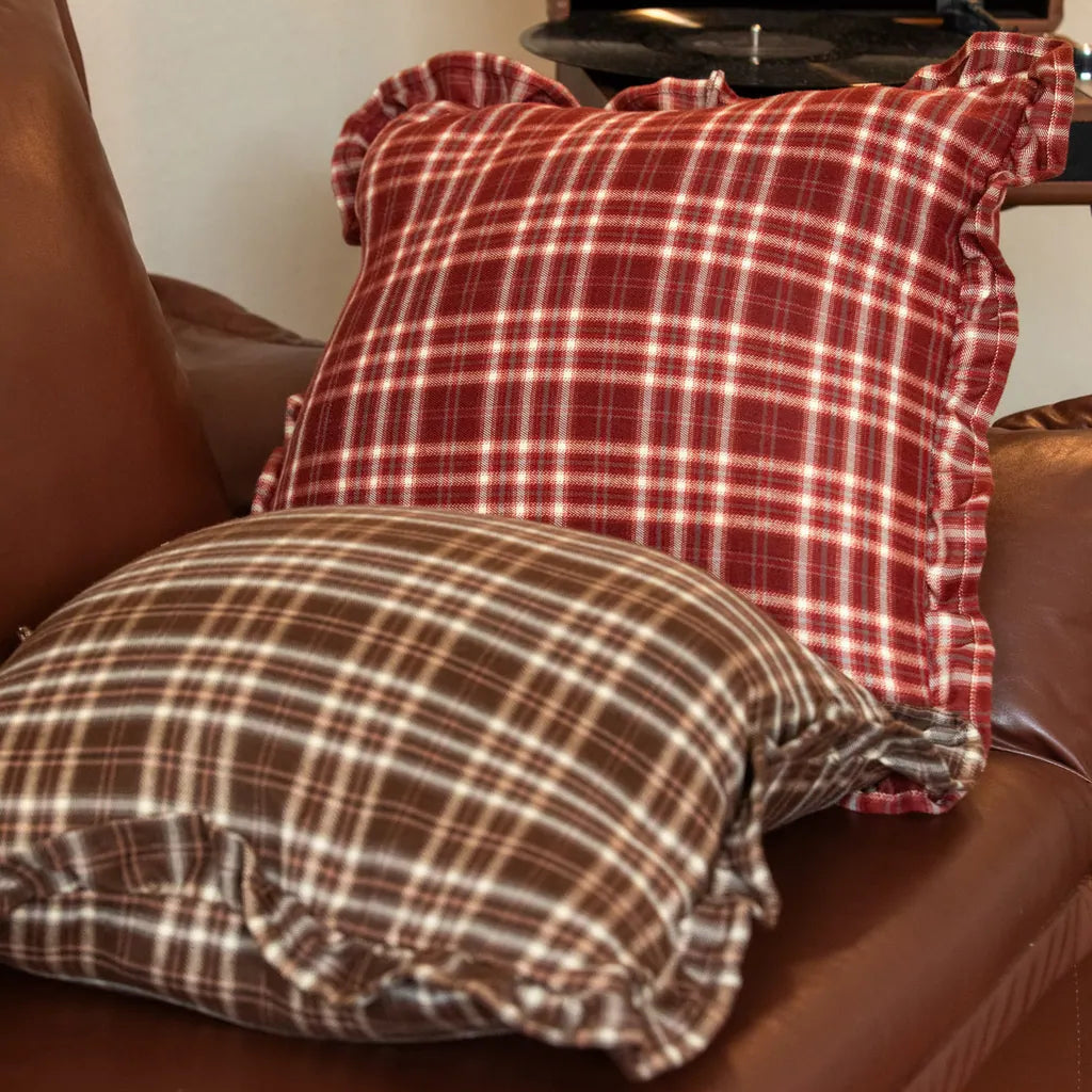 Retro Line Ruffle Cushion - Delicors