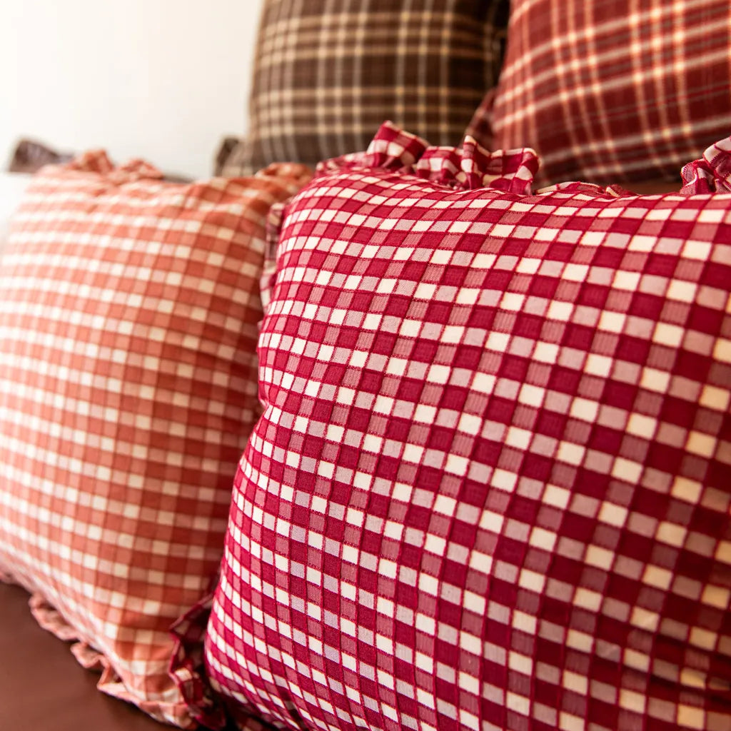 Retro Line Ruffle Cushion - Delicors