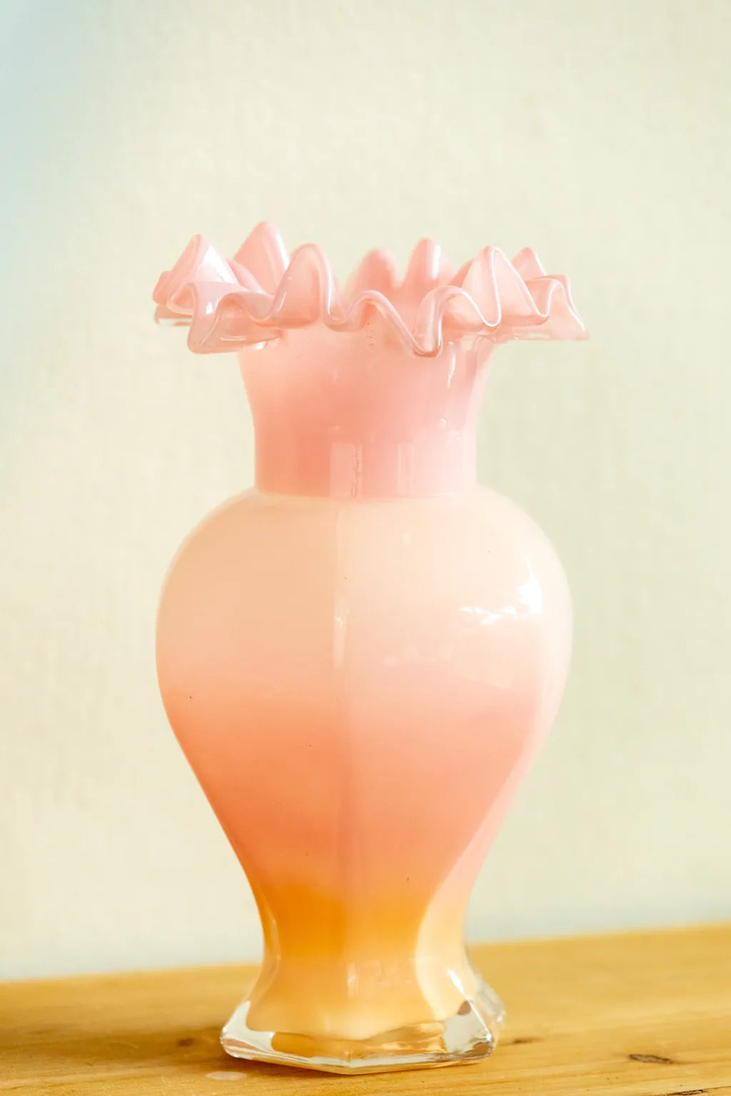 Ruffled Romance Glass Vase IceCream - Delicors