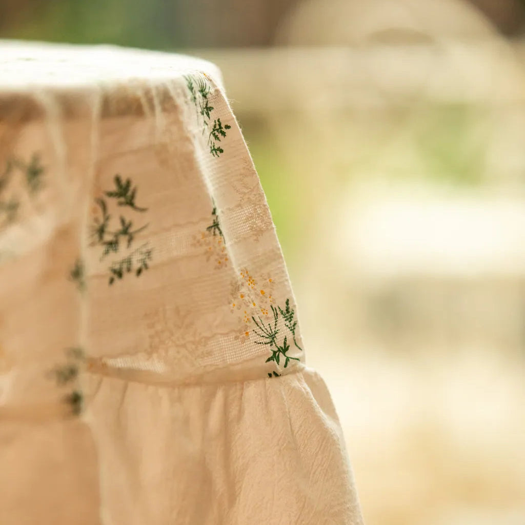 White Wildflower Round Table Cloth - Delicors