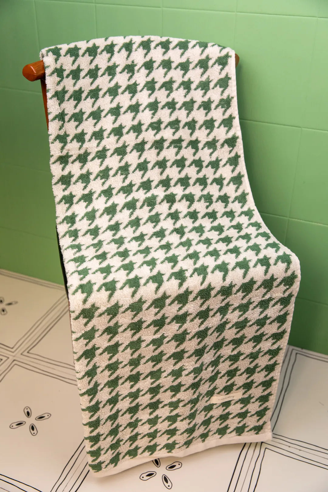 Houndstooth Green Bath Towel -- Delicors