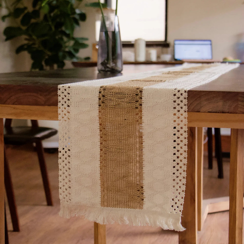 Countryside woven able runner -- Delicors