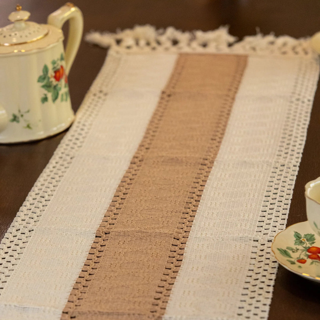 Countryside woven able runner -- Delicors