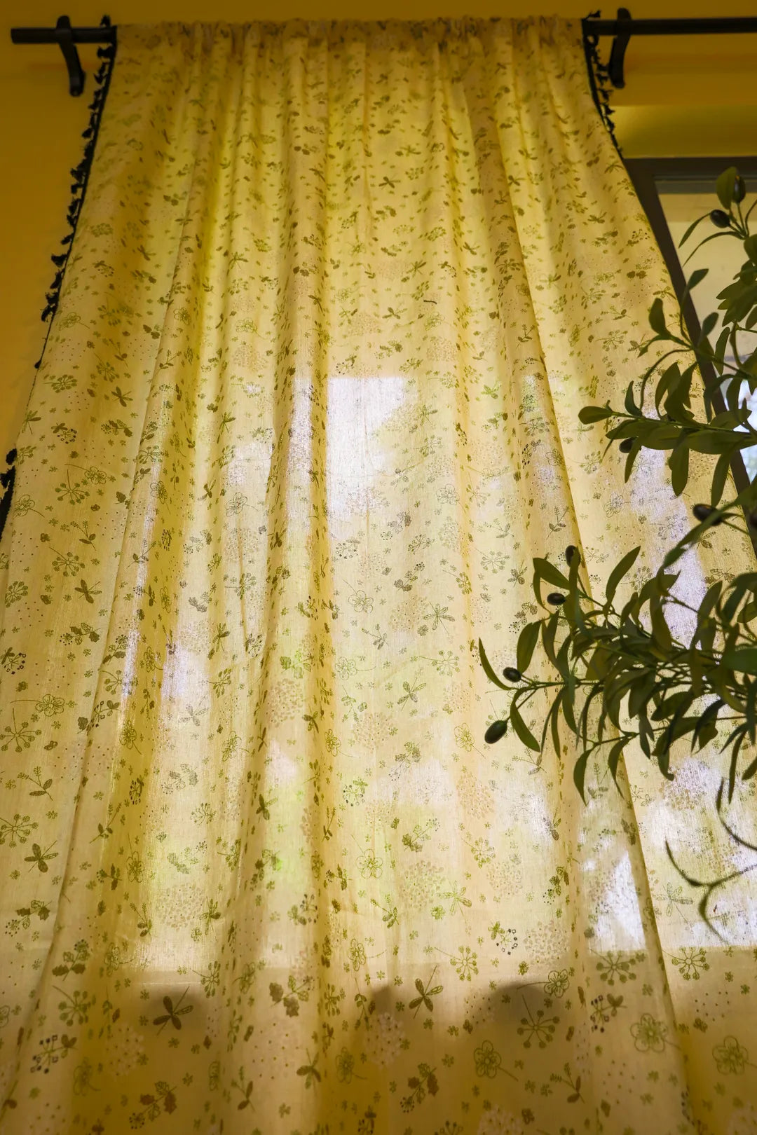 Dandelion Garden Curtain -- Delicors