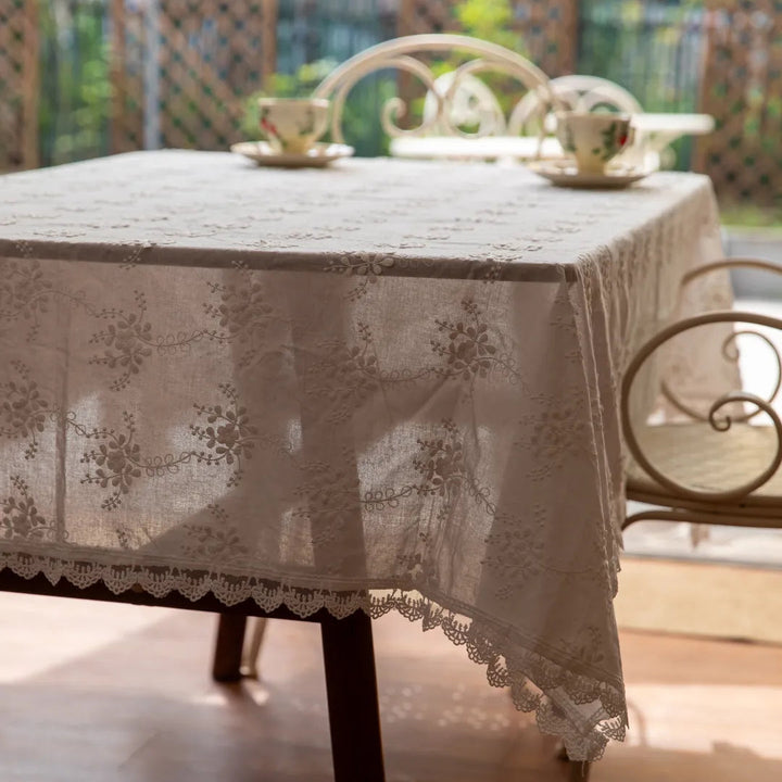 Tiered lace cloth with flower design