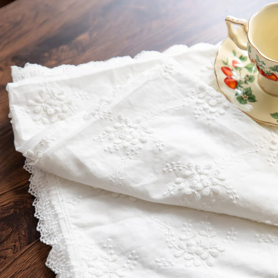 Decorative lace table covering design