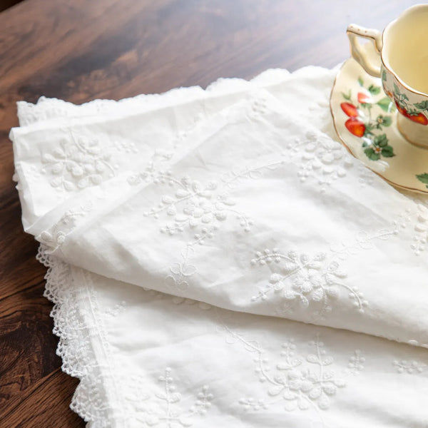 Decorative lace table covering design