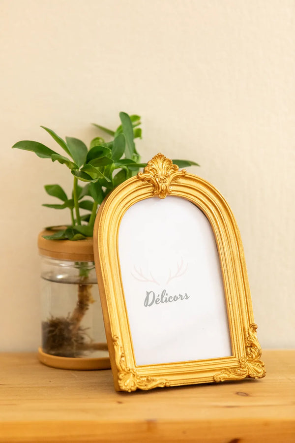 Gold Arch Photo Frame Set -- Delicors