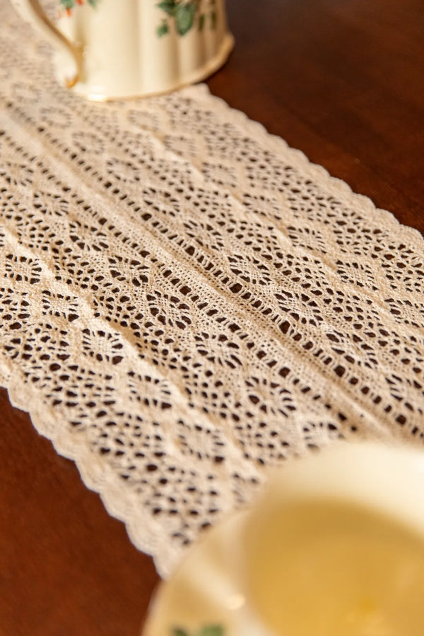 Penelope Lace Table Runner -- Delicors