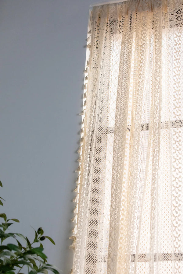 Romantic Lace Curtain -- Delicors