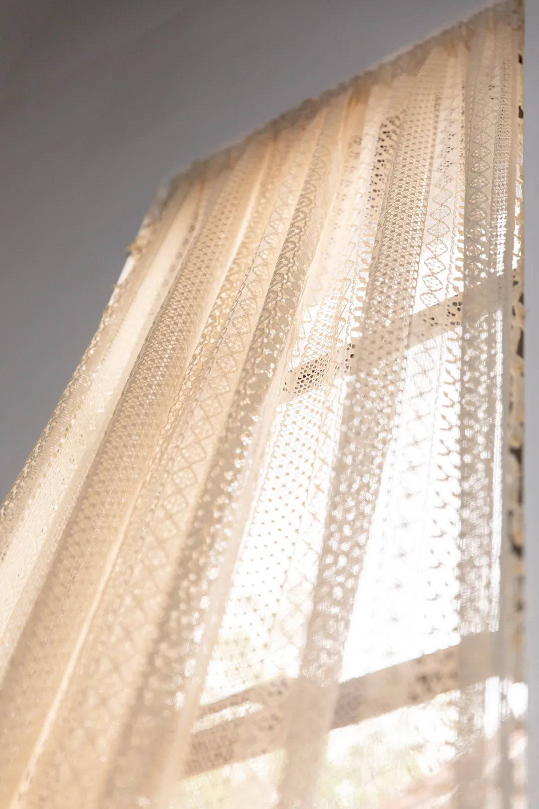 Romantic Lace Curtain -- Delicors