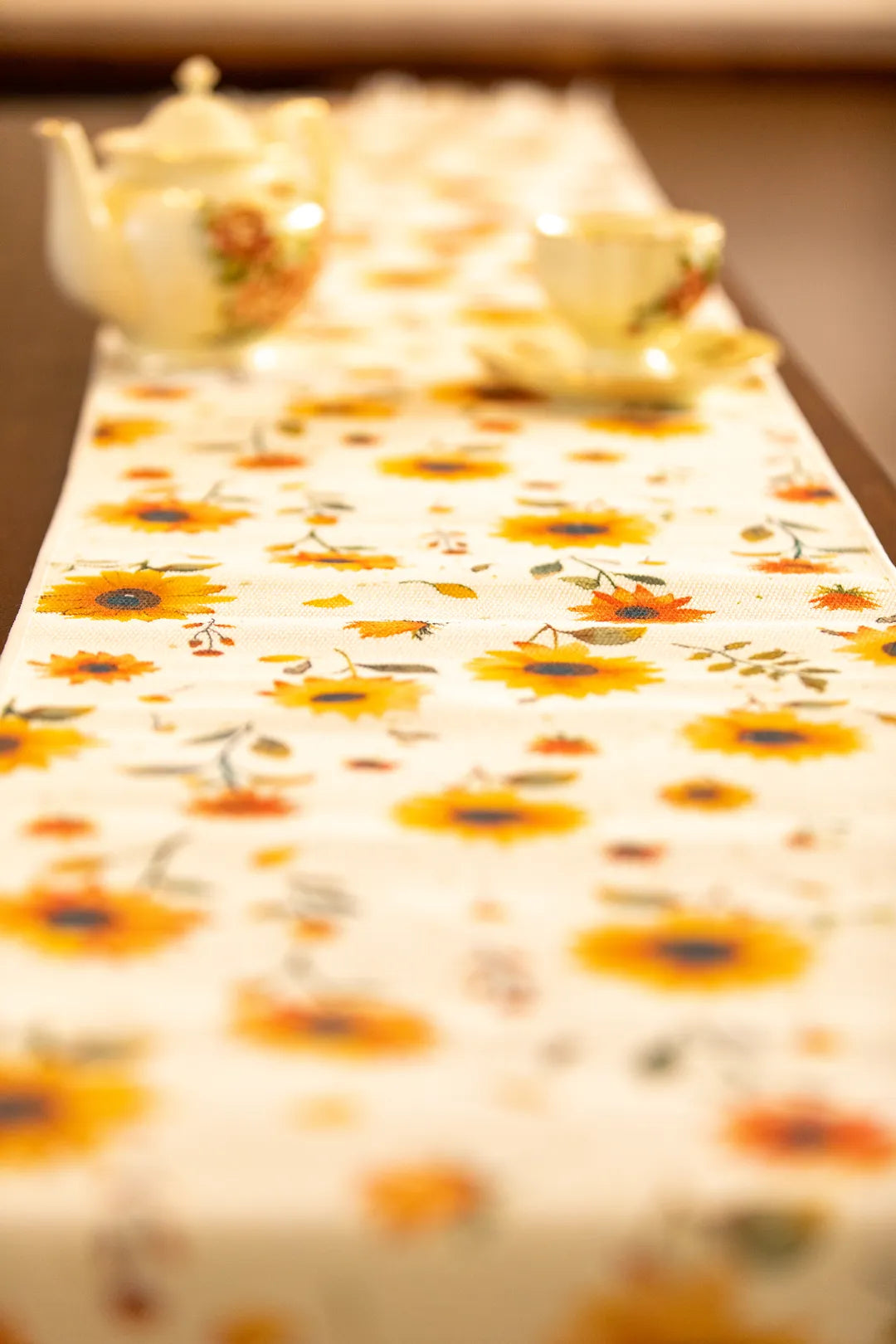 Sunny Sunflower Table Runner -- Delicors