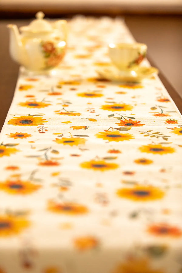 Sunny Sunflower Table Runner -- Delicors