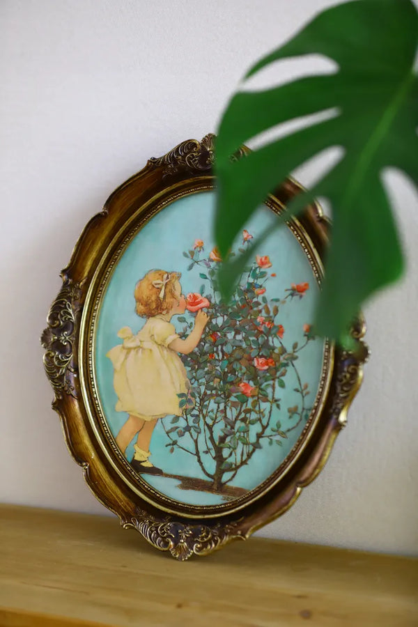 Victoria Hanging Photo Frame -- Delicors
