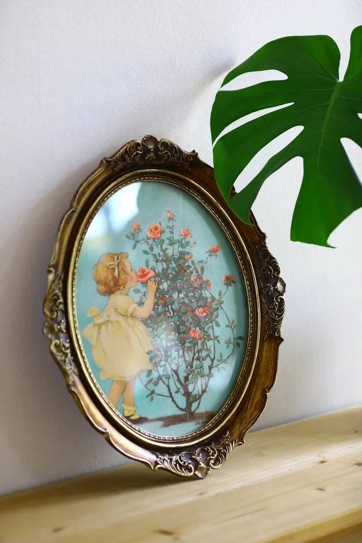 Victoria Hanging Photo Frame -- Delicors
