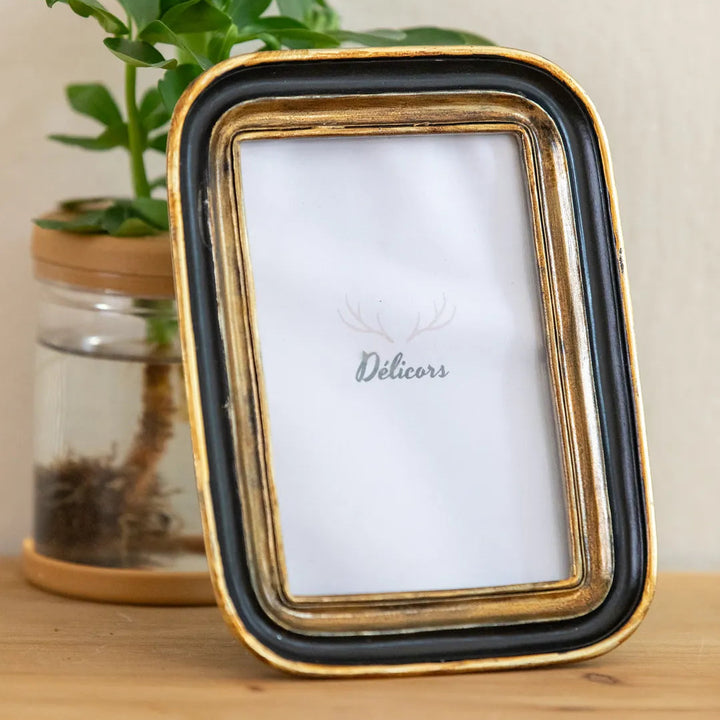 Vintage Soft Edge Photo Frame -- Delicors