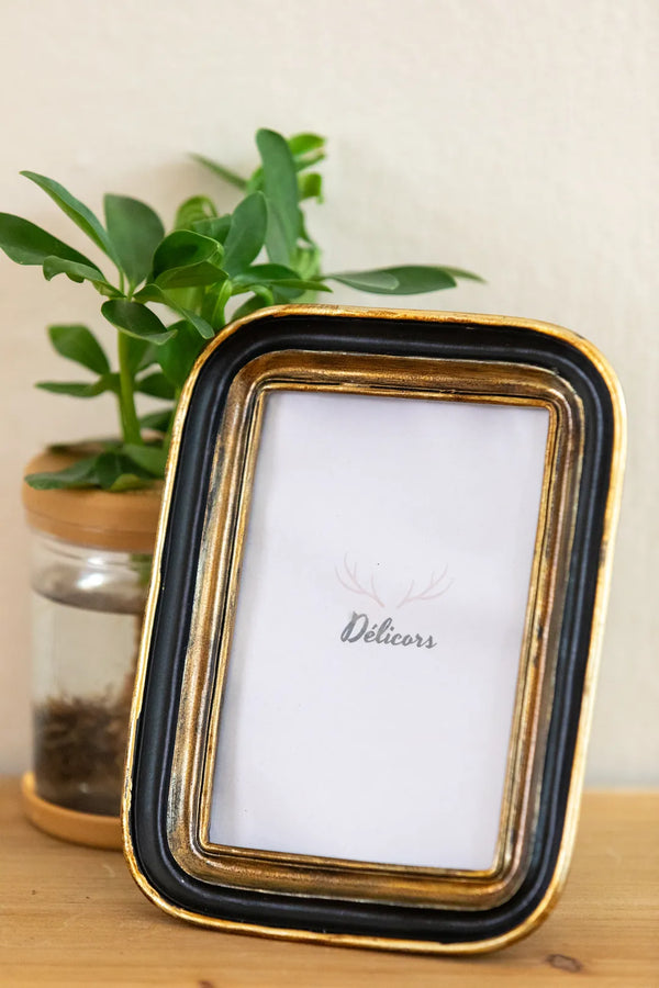 Vintage Soft Edge Photo Frame -- Delicors
