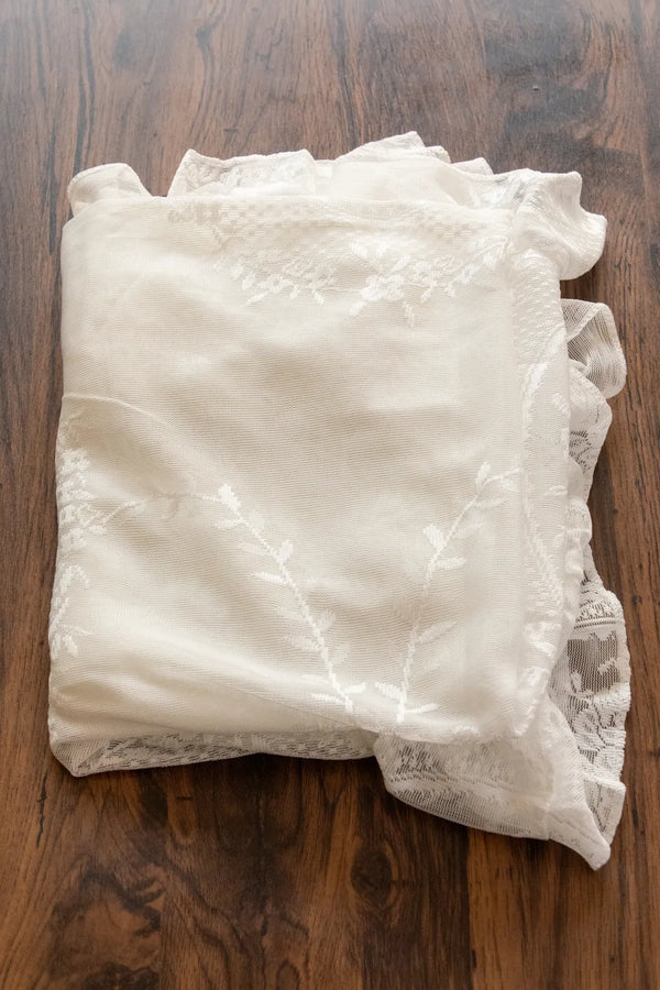 Whimsical Lace Tablecloth - Delicors
