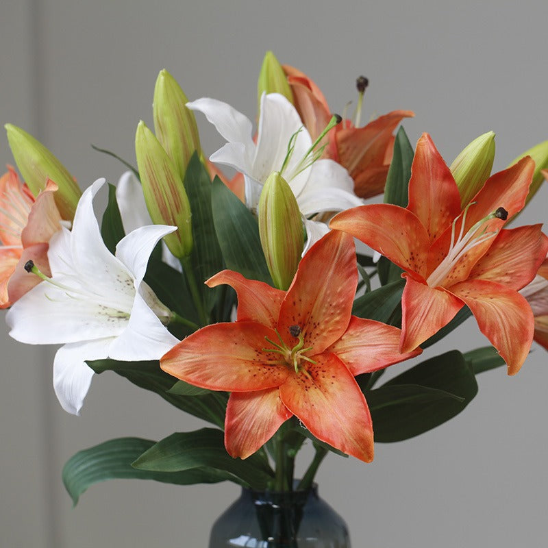 Bold Artistic Lily Bouquet