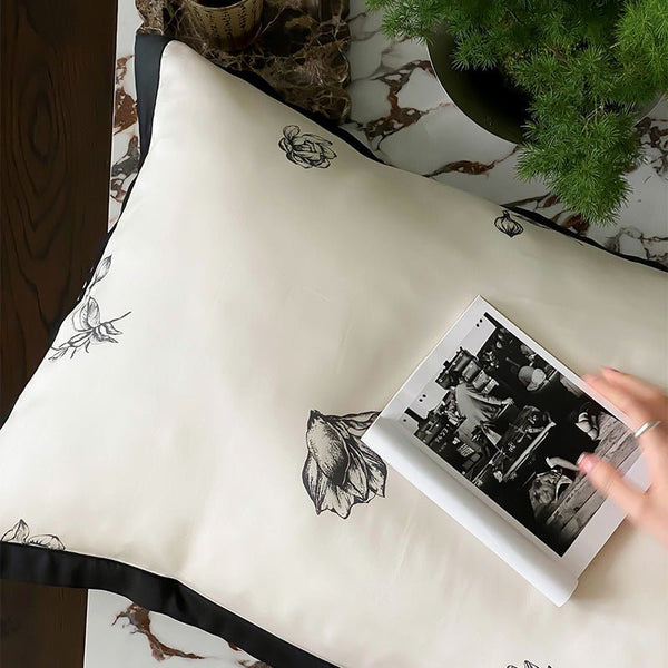 Monochrome Flower Bedding Set -Bedding- Delicors
